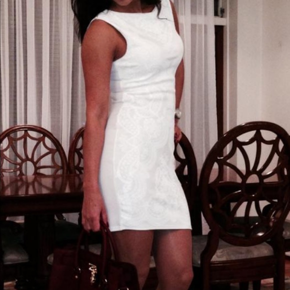 White dress with design on it size 12 - Picture 2 of 5